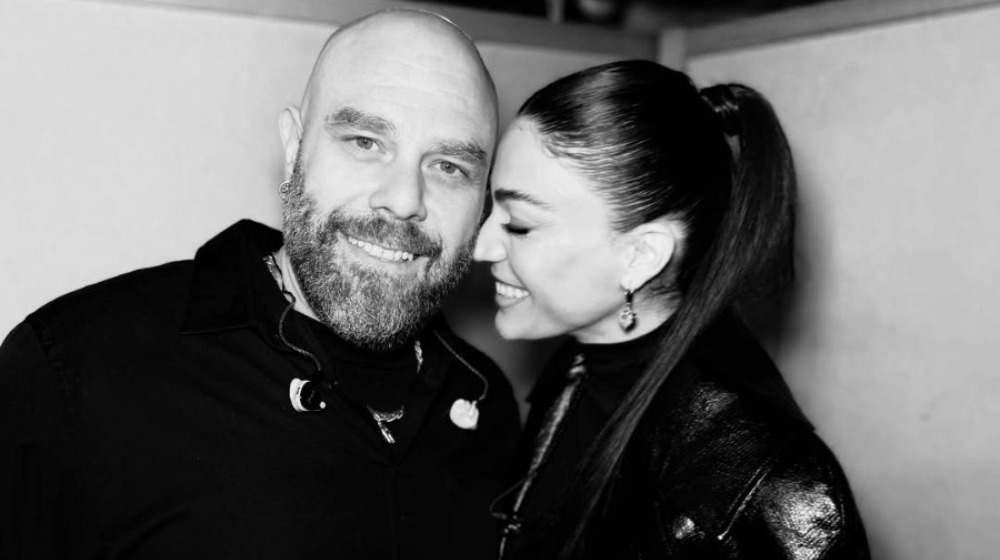 Αδάμου - Κουινέλης: Oικογενειακή βόλτα με την κόρη τους στο κέντρο της Αθήνας [εικόνες]